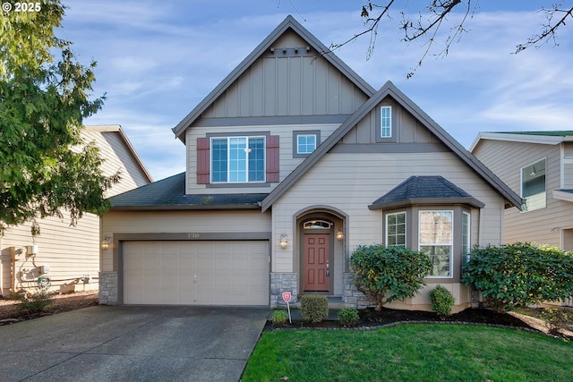 view of front of property featuring a front yard and a garage