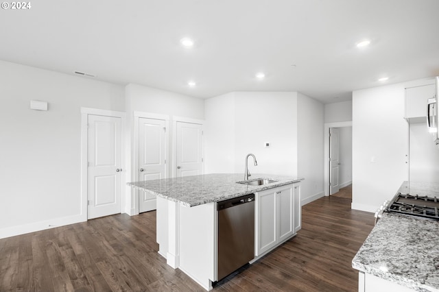 kitchen with white cabinetry, dishwasher, a kitchen island with sink, and sink