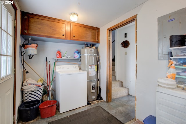 clothes washing area with washer / dryer and water heater