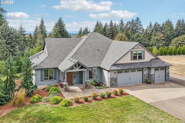 view of front of home featuring a front lawn