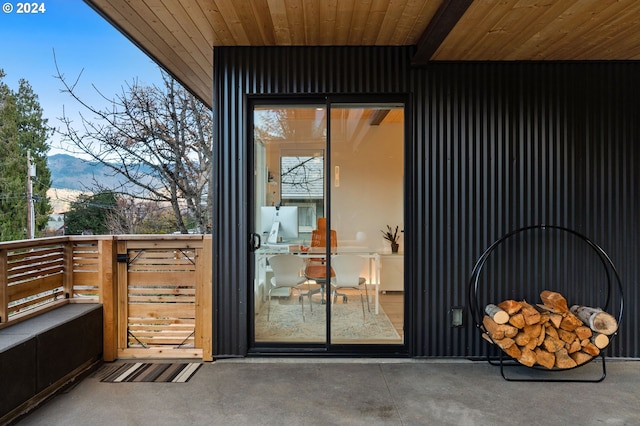 property entrance featuring a balcony and a mountain view