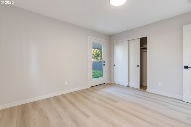 unfurnished bedroom featuring light hardwood / wood-style floors and a closet