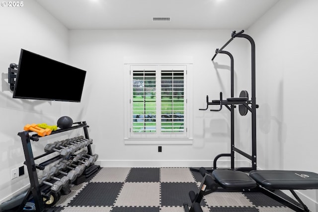 workout room with visible vents and baseboards