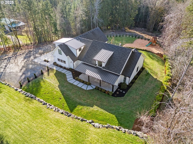 bird's eye view with a wooded view