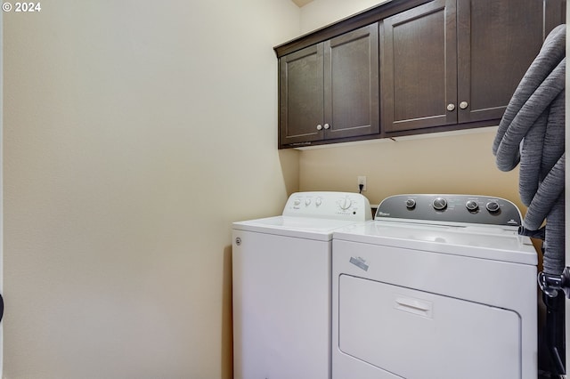 laundry room featuring cabinets and independent washer and dryer