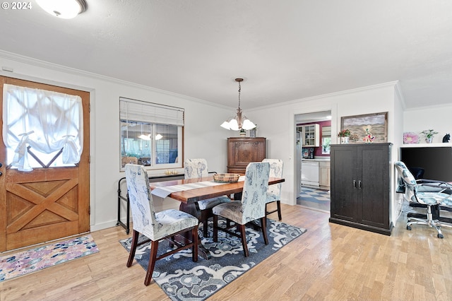 dining area featuring light hardwood / wood-style flooring, ornamental molding, and plenty of natural light