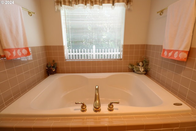 94504 Smokey Ln, Coquille, OR 97423 - bathroom with a bath