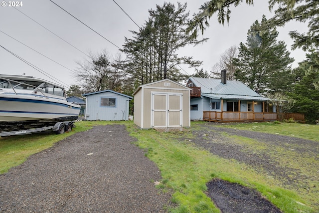 view of front of property with a storage unit