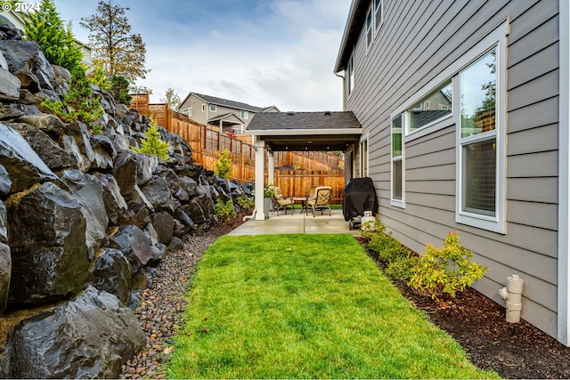 view of yard featuring a patio