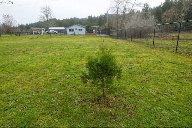 view of yard featuring a rural view