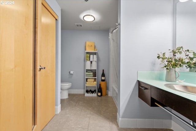 full bathroom featuring vanity, shower / bath combination with curtain, and toilet