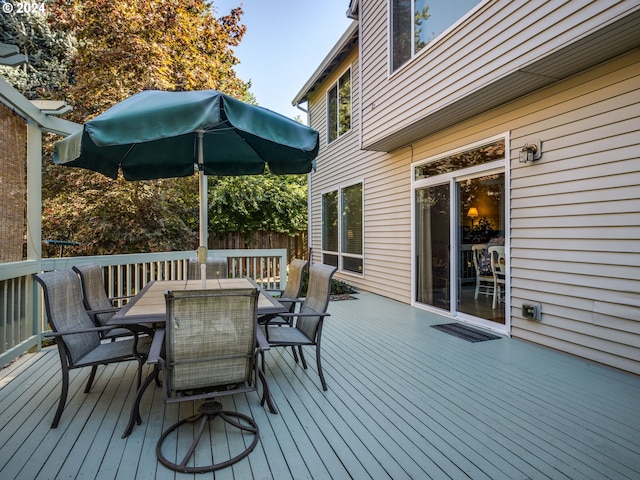 15337 SE Olds Dr, Clackamas, OR 97015 - deck with outdoor dining area