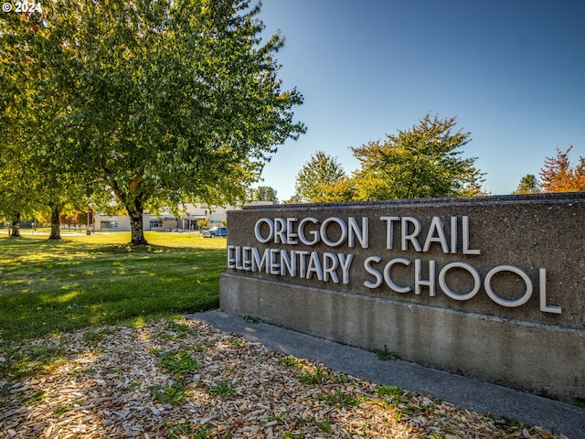 15337 SE Olds Dr, Clackamas, OR 97015 - community / neighborhood sign featuring a yard
