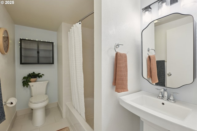 full bathroom featuring sink, shower / bath combo, tile patterned floors, and toilet