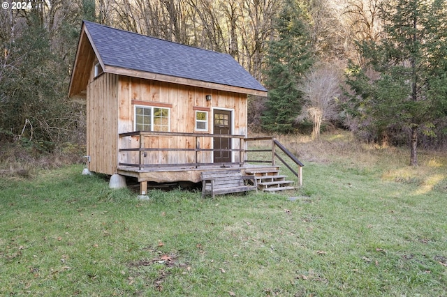 view of outdoor structure with a yard