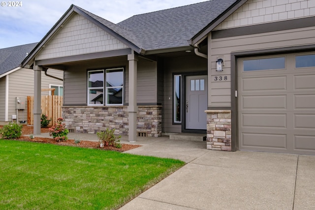 view of front of house featuring a garage and a front yard