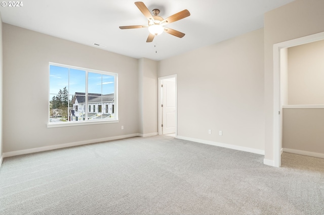 carpeted empty room featuring ceiling fan