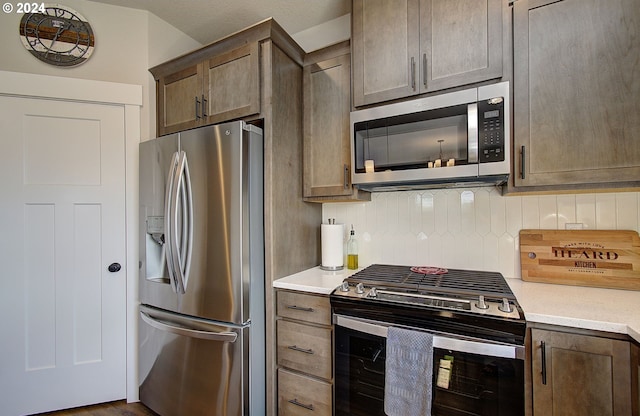 kitchen featuring tasteful backsplash and stainless steel appliances