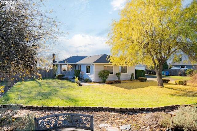 single story home featuring a front lawn