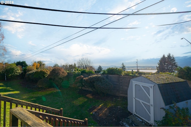 view of yard with a storage shed