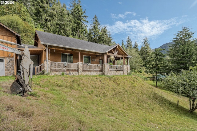 view of front of property with a porch and a front yard