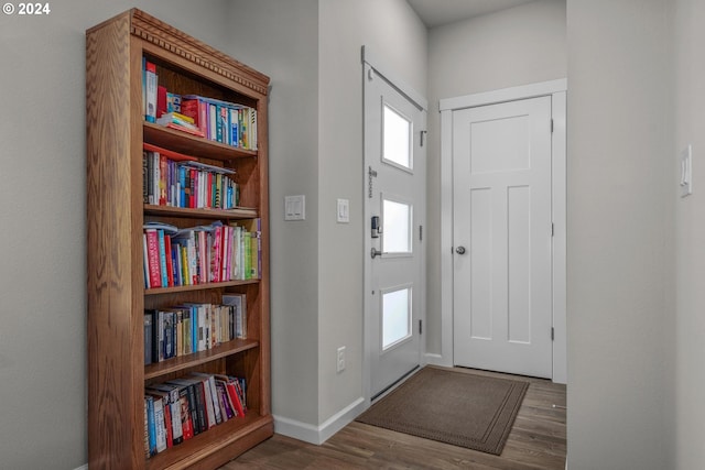 foyer featuring wood finished floors and baseboards