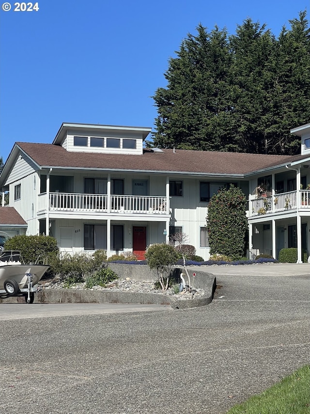 view of front of house featuring a balcony