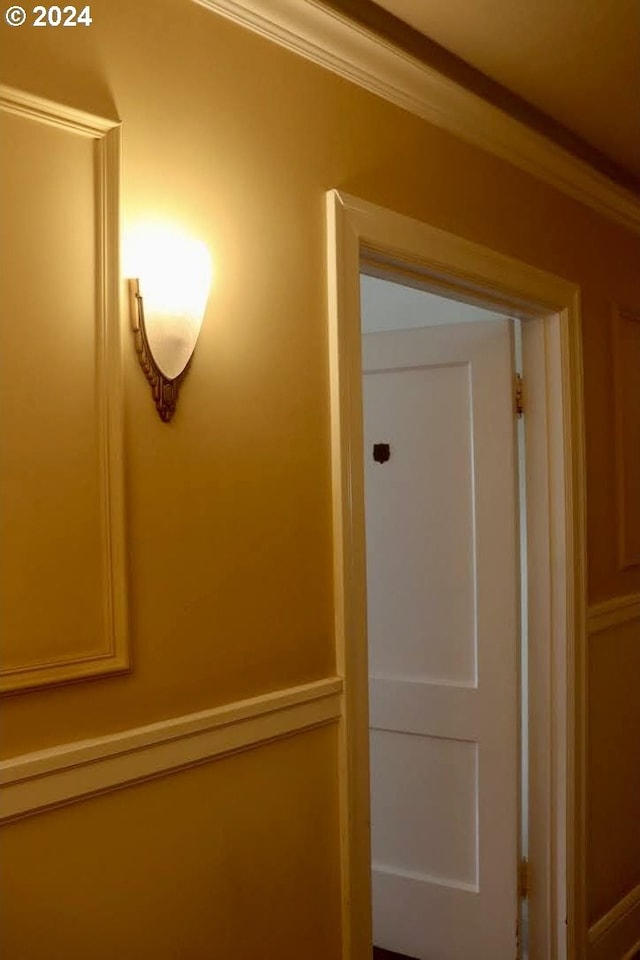 room details with ornamental molding