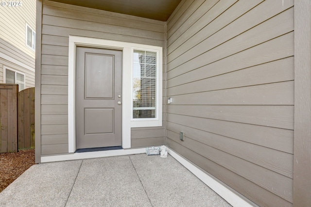 entrance to property featuring a patio area