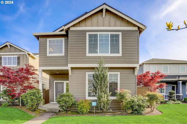 view of front of property featuring a front lawn