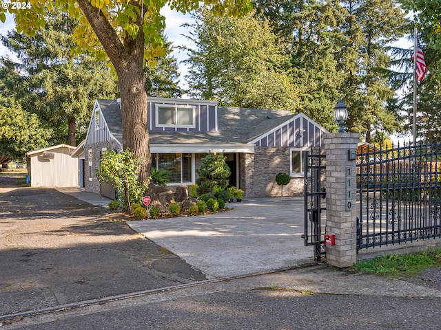 view of front of property featuring a storage shed