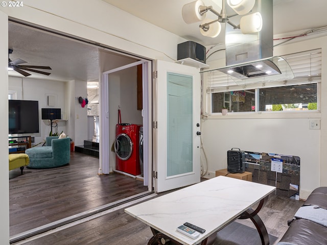 living room with dark wood-type flooring, independent washer and dryer, and ceiling fan