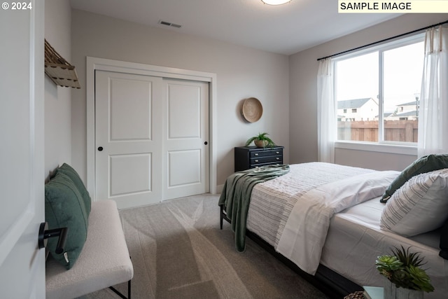 bedroom with carpet flooring and a closet