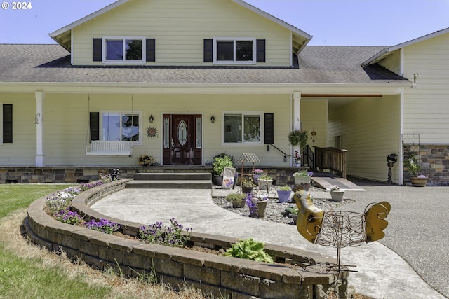 view of front of property featuring a porch