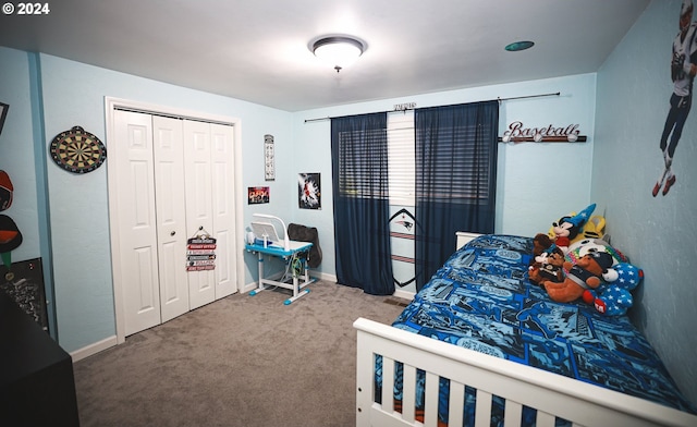 bedroom featuring carpet floors and a closet