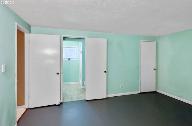 empty room featuring a textured ceiling