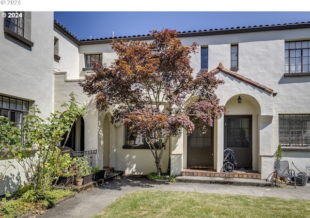 view of mediterranean / spanish house