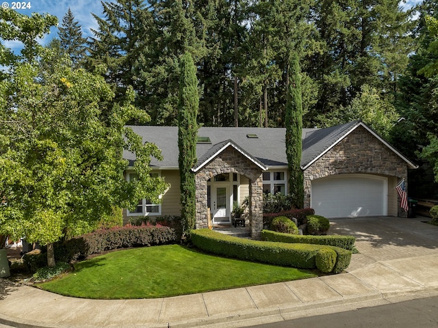 view of front of property featuring a front yard and a garage