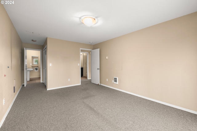 unfurnished bedroom featuring carpet flooring