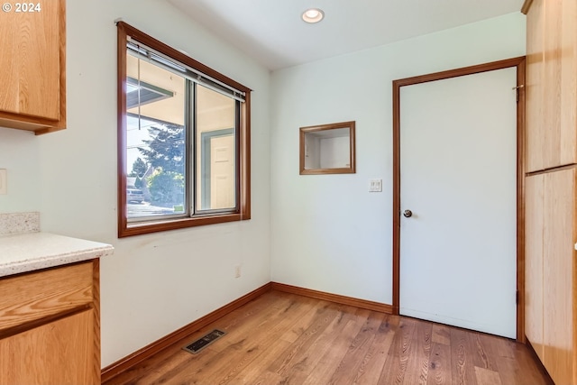 unfurnished dining area featuring light wood finished floors, recessed lighting, visible vents, and baseboards