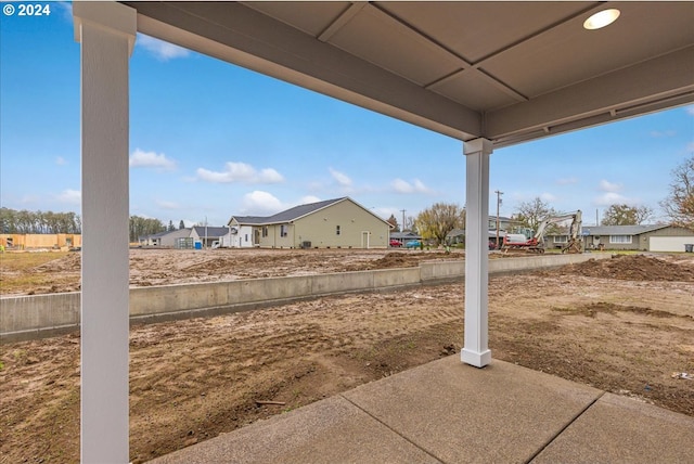 view of yard featuring a patio area