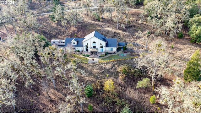 drone / aerial view featuring a view of trees