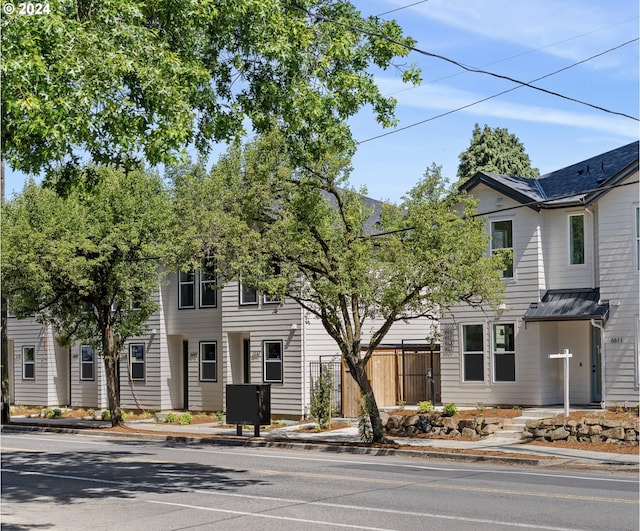 view of front of property