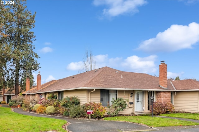 single story home with a front yard