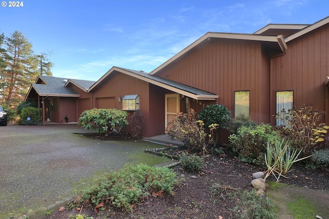 view of front of property featuring a garage