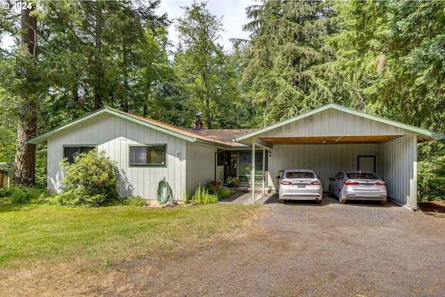 view of front facade featuring a front lawn and a carport