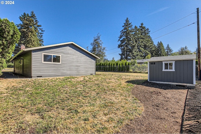 view of yard with a storage unit