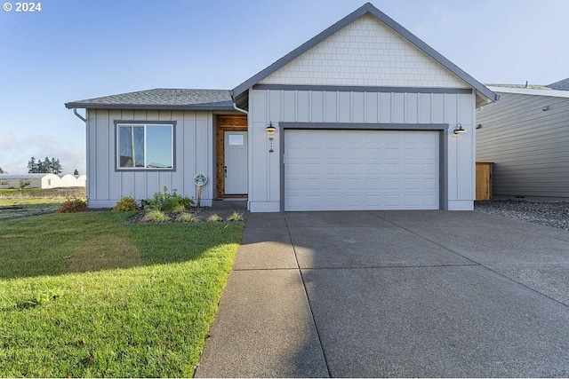 view of front of house with a front lawn and a garage