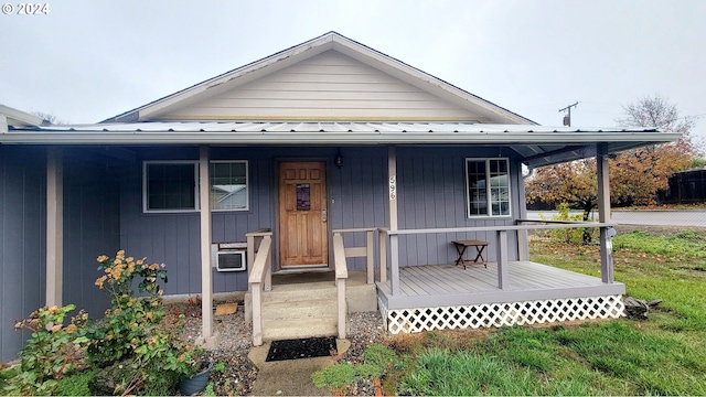 view of front of house featuring a porch