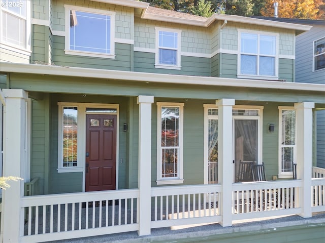 property entrance featuring a porch